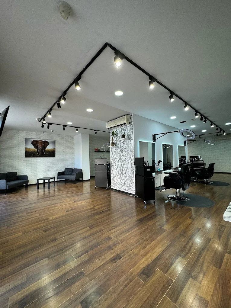 Interior de la barbería Fresh Barbershop en Alcobendas Madrid